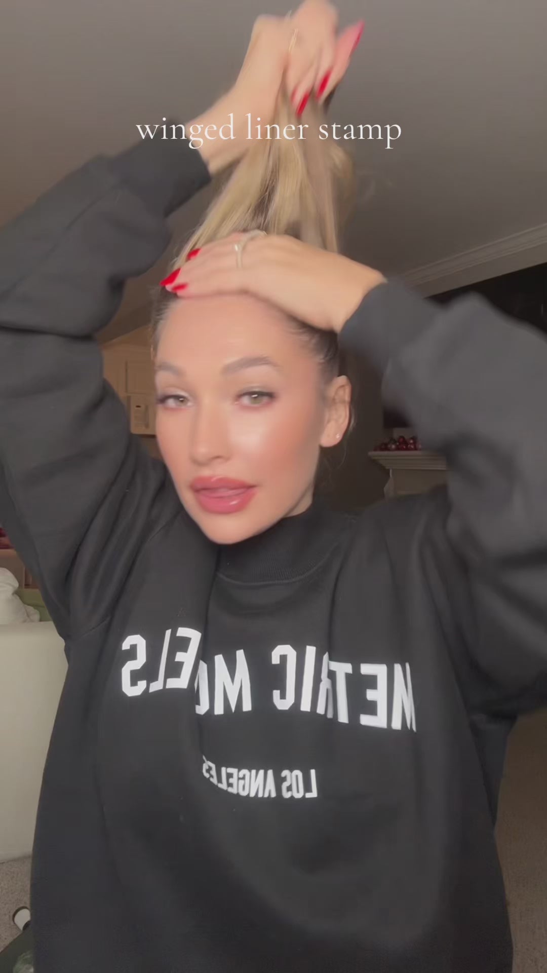 Dual-Ended Winged Eyeliner Stamp